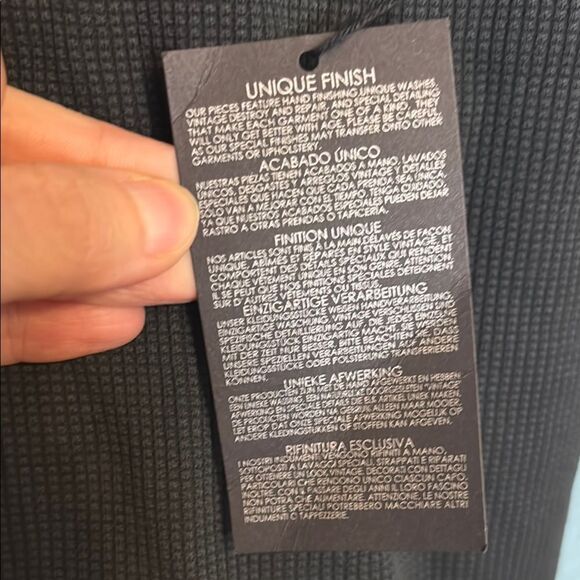 NWT Forever 21 Black Long Sleeve with Floral Patch On Sleeve Size Medium - Picture 3 of 9